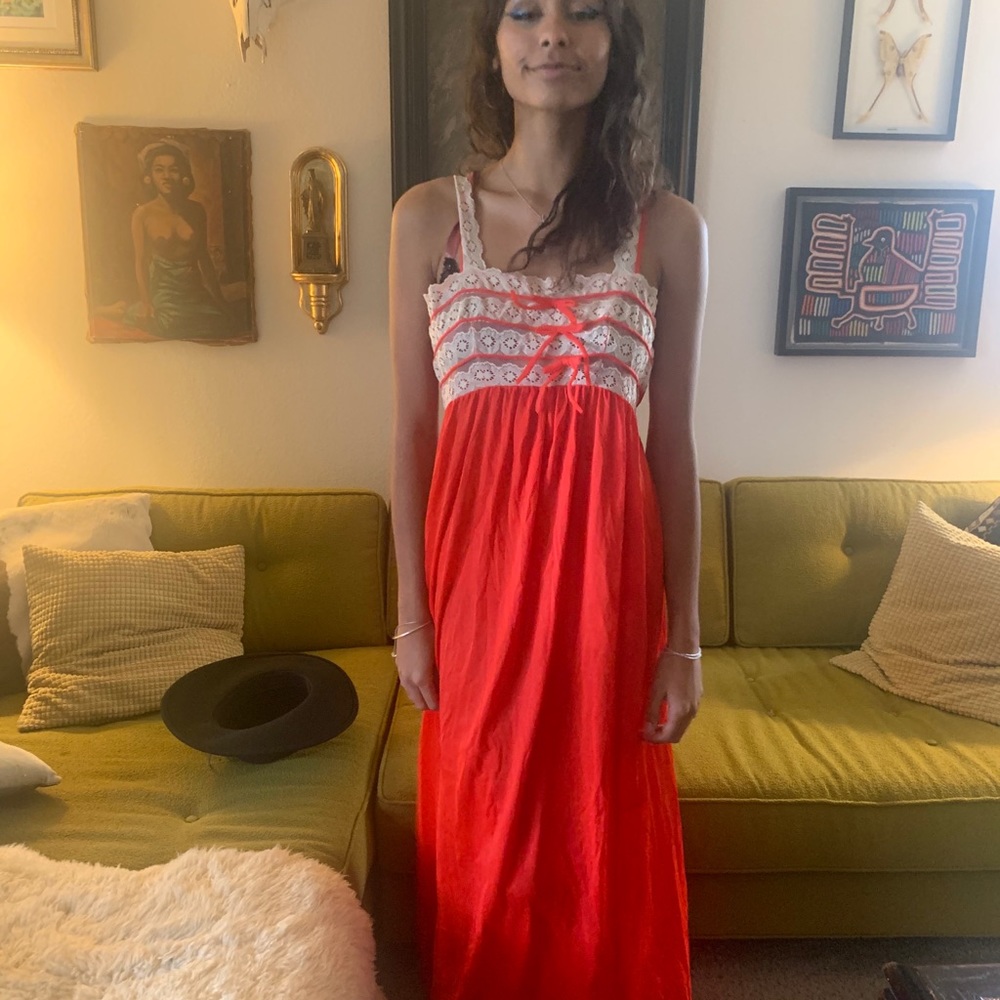 Vintage Red Ruffled Nylon Full Slip Medium/Large - Picture 3 of 6